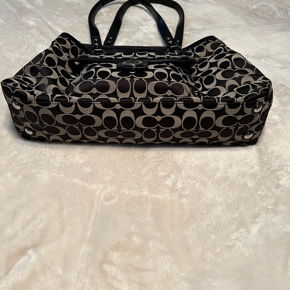 Authentic Coach Purse - Picture 5 of 10